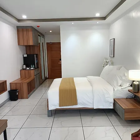 Rosh Hotel