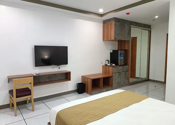 Rosh Hotel