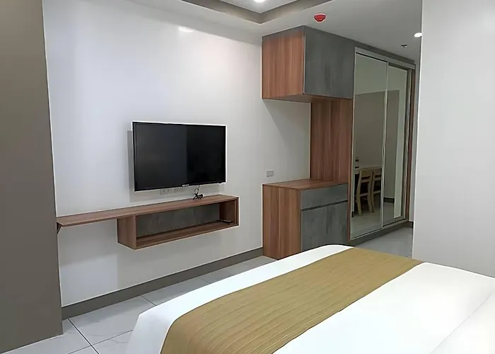 Rosh Hotel
